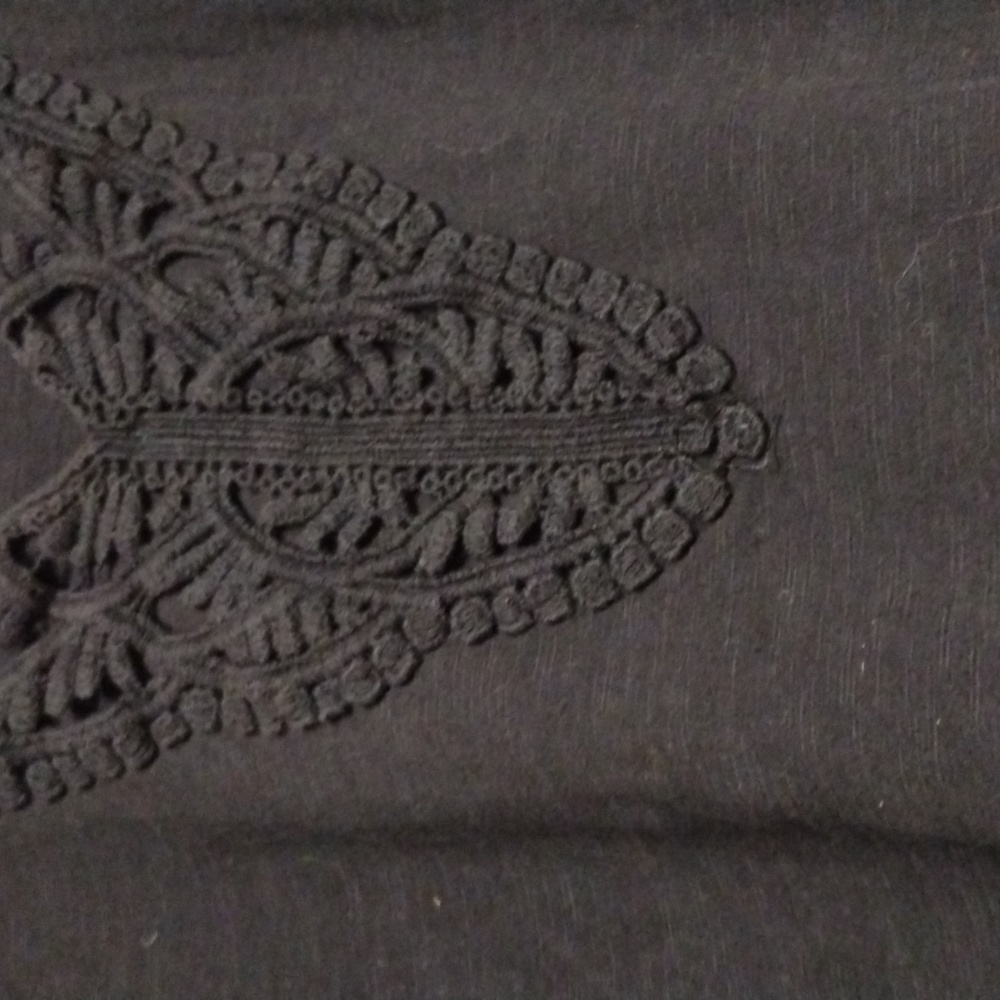 Basic Black Crocheted Small - Picture 2 of 3